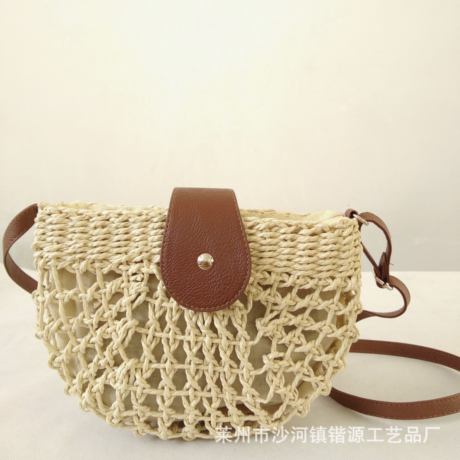 Hollow semicircular crossbody bag straw woven bag vacation woven beach bag mini fresh women's shoulder bag crossbody