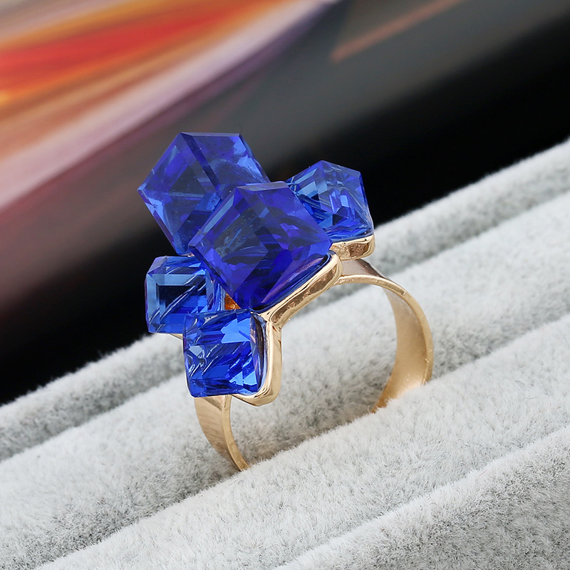 High-quality three-dimensional cube jewelry inlaid with Austrian amethyst ring for women's index finger