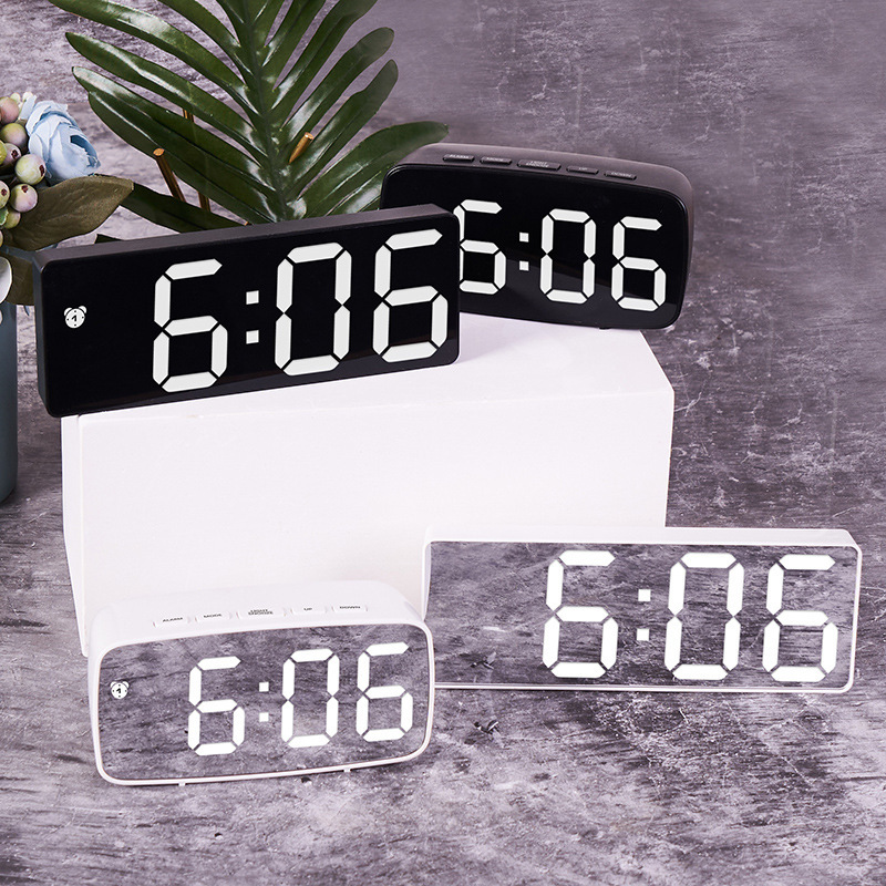 Mirror Alarm Clock Multifunctional LED Clock Makeup Mirror Alarm Clock Battery and Plug Dual-Use Alarm Clock 0711-0712