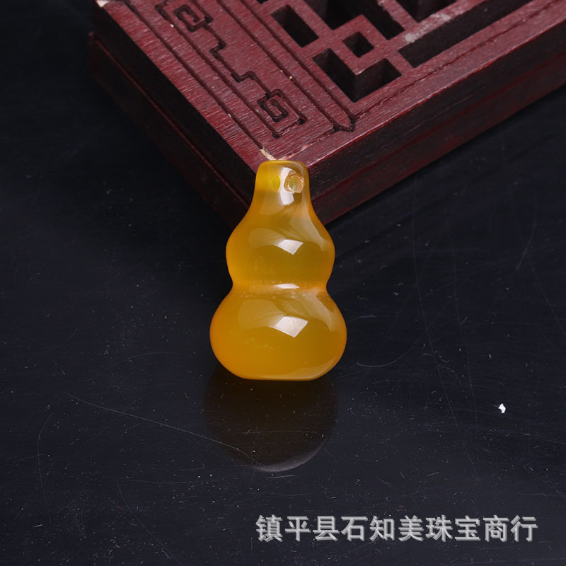 Agate Chalcedony Three-Dimensional Gourd Pendant Men Women Jade Jade Crafts Small Pendant