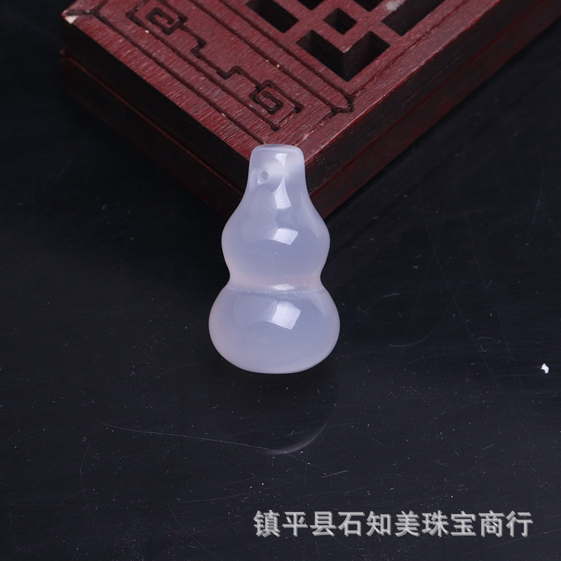Agate Chalcedony Three-Dimensional Gourd Pendant Men Women Jade Jade Crafts Small Pendant