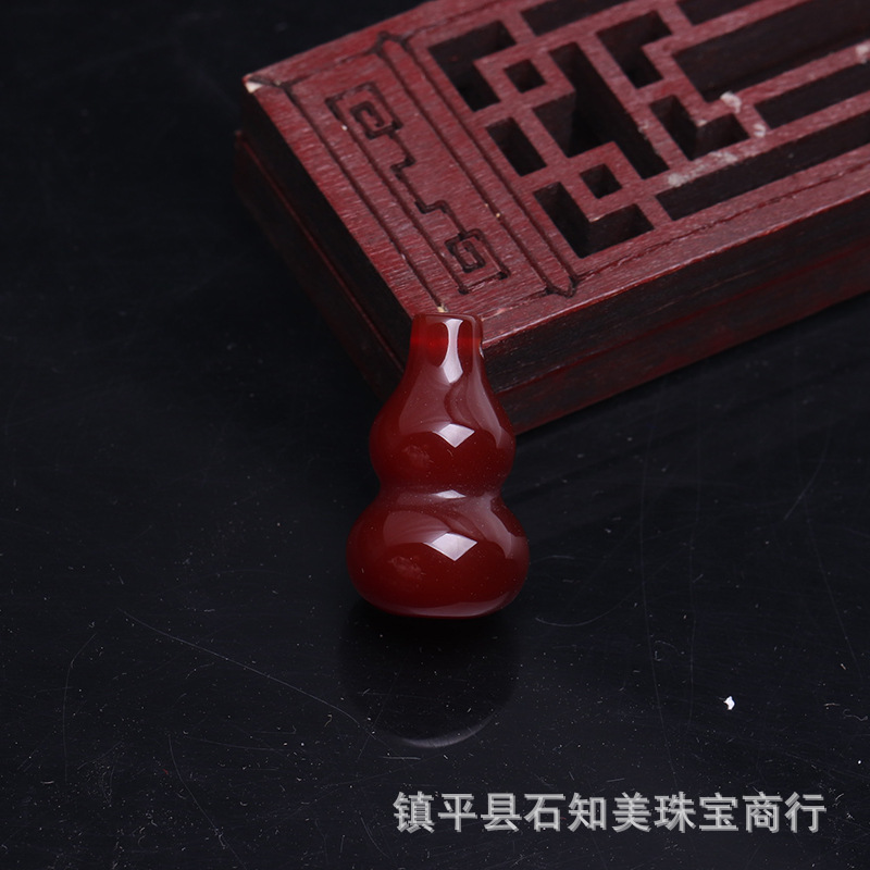 Agate Chalcedony Three-Dimensional Gourd Pendant Men Women Jade Jade Crafts Small Pendant