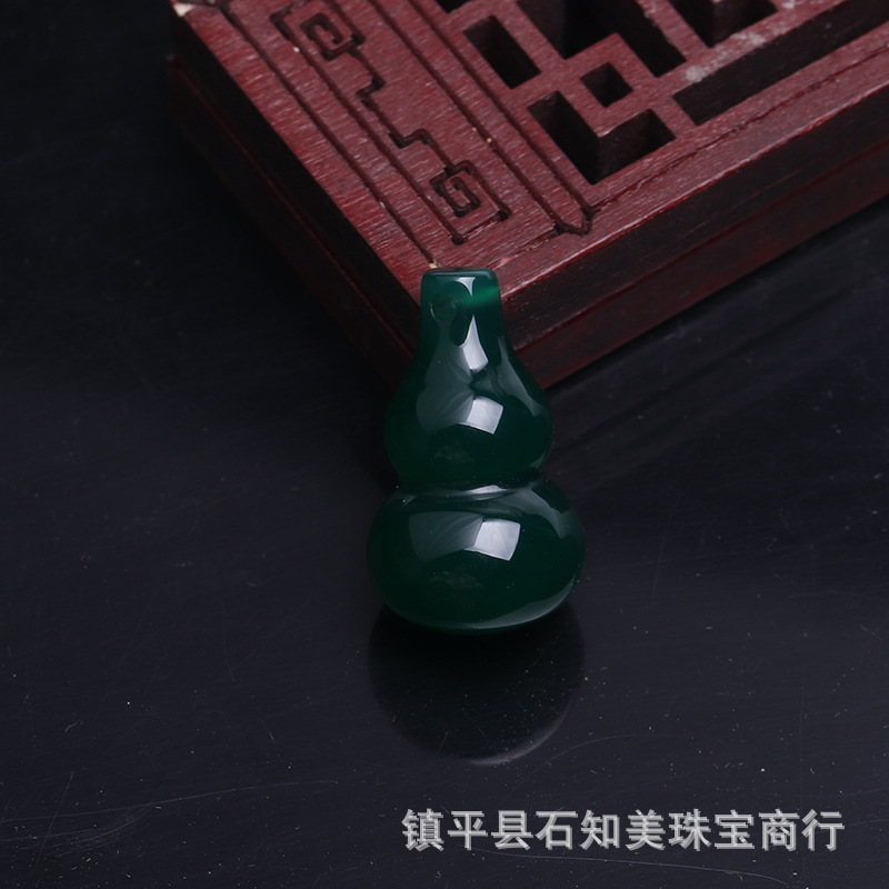 Agate Chalcedony Three-Dimensional Gourd Pendant Men Women Jade Jade Crafts Small Pendant