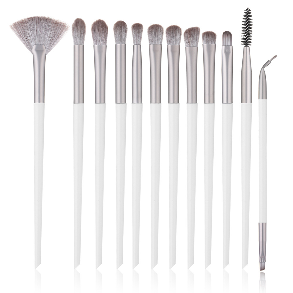 New 12-piece plastic handle eyeshadow makeup brush set multi-function full set eye makeup tool special offer