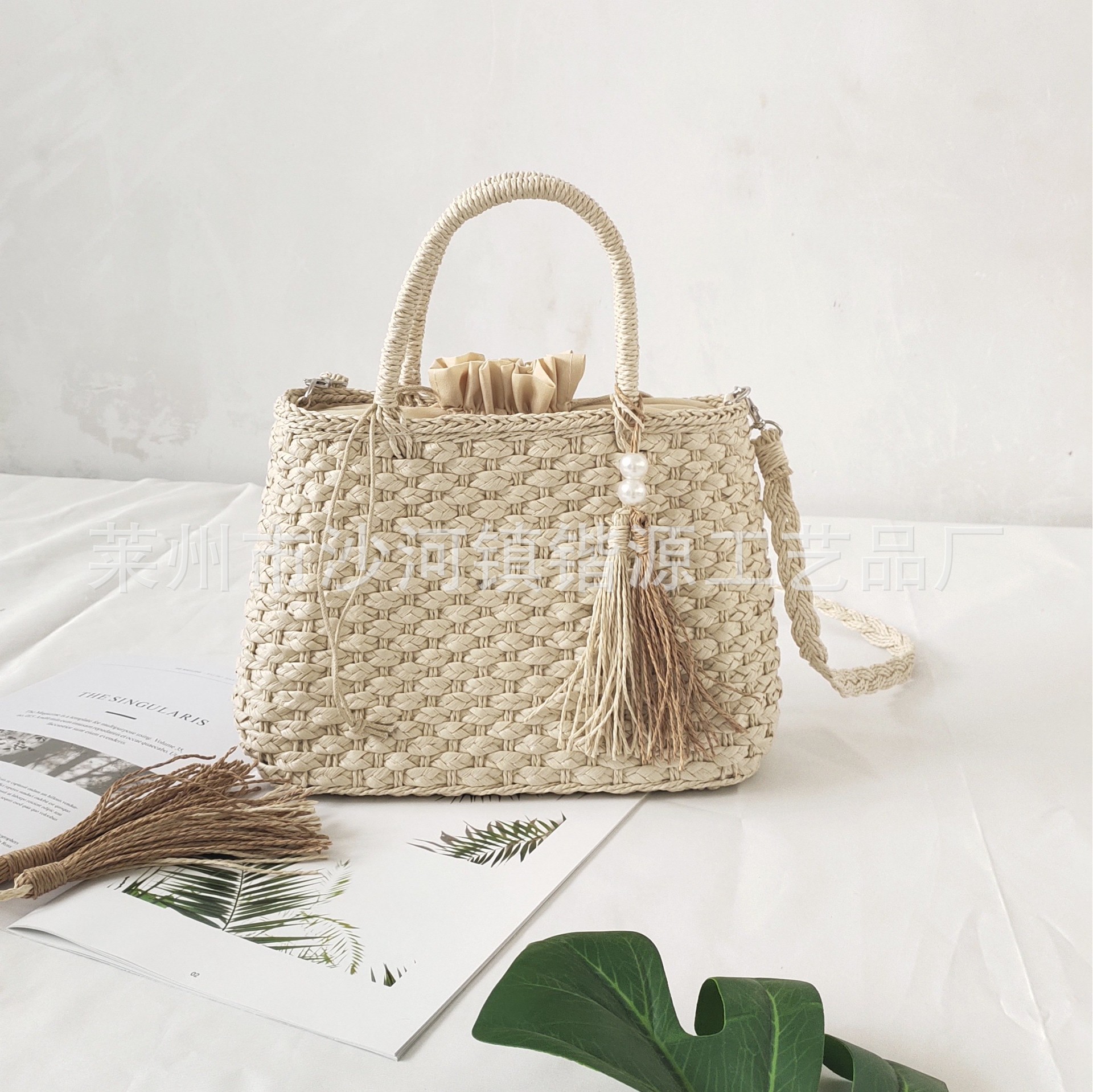 2026 Women's Shoulder Bag Handmade Crossbody Woven Bag Pearl Tassel Handbag Crossbody Summer Beach Bag