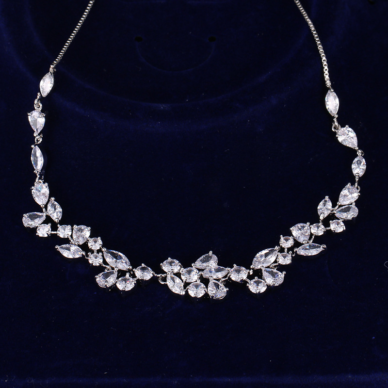2024 new brilliant bridal flower necklace, wedding dress accessories, crystal jewelry, women's necklaces