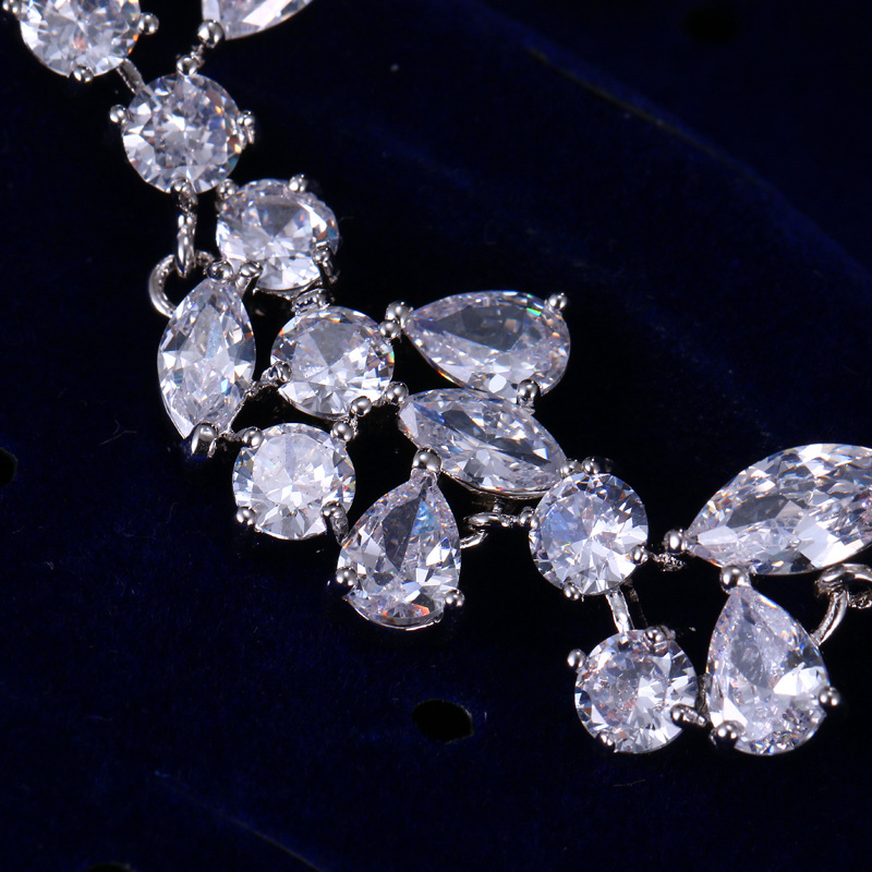 2024 new brilliant bridal flower necklace, wedding dress accessories, crystal jewelry, women's necklaces