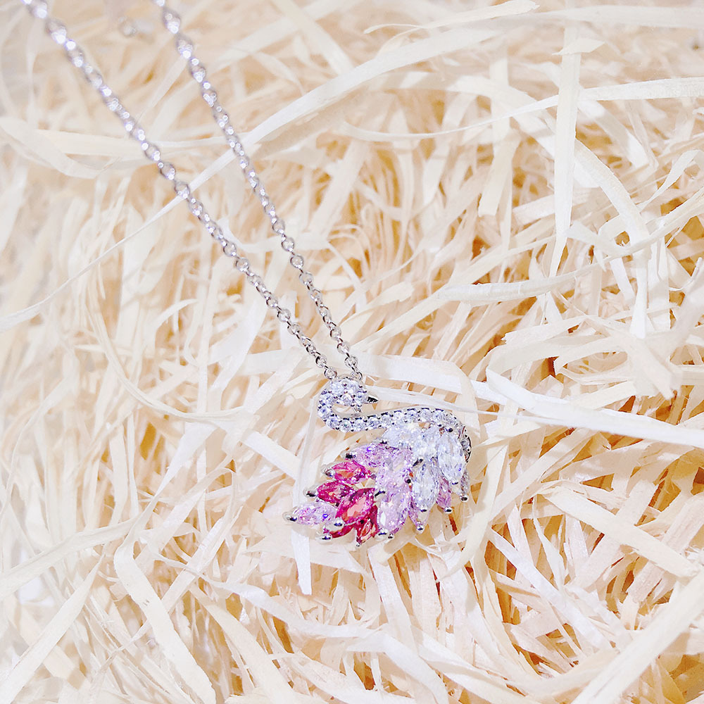 Black swan simple new women's pendant necklace gradient fluffy duck clavicle chain necklace