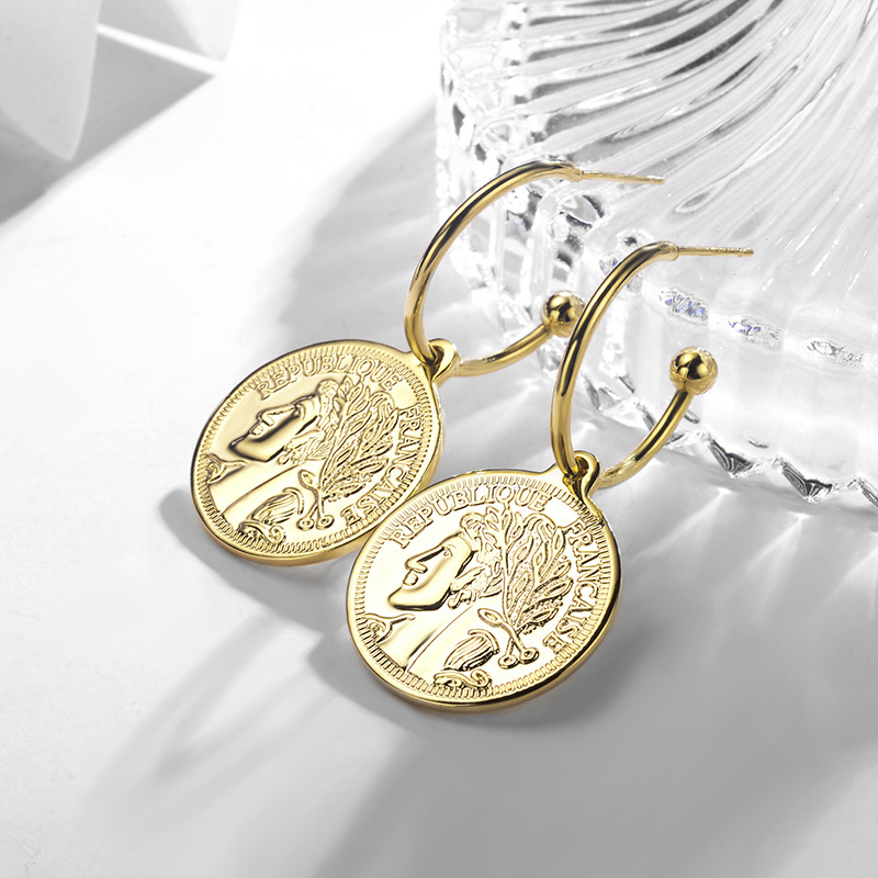 New Round Disc Earrings Women Gold Coin Coin Portrait Ear Hook Red Apple Earrings 821725