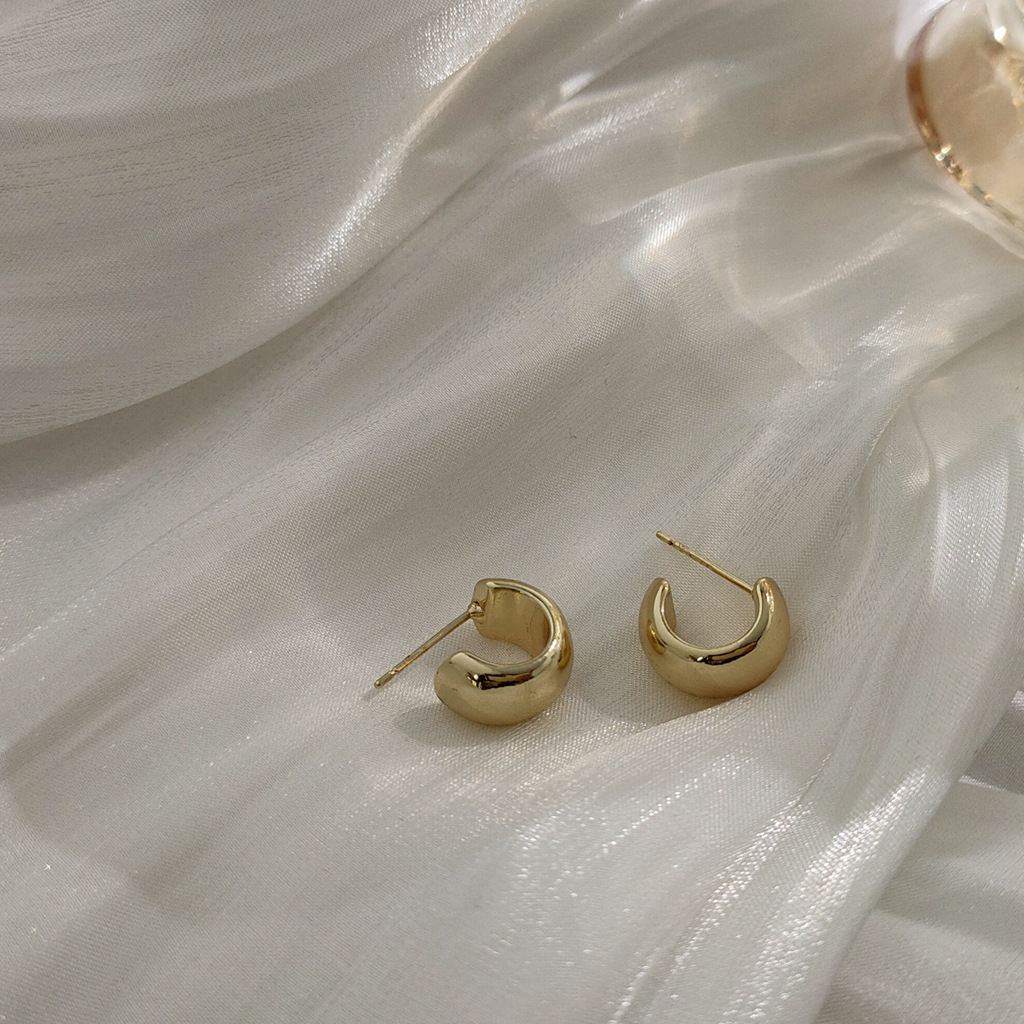 Bright Eye Silver-Plated Needle with 14K Real Gold Plating, Simple Ear Lobe Small Stud Earrings for Women