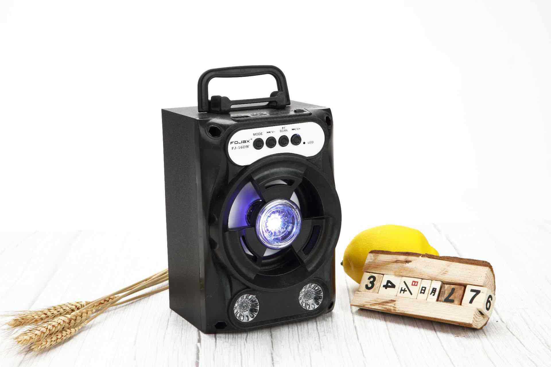 Music Bluetooth subwoofer portable handheld portable wireless Bluetooth USB plug card outdoor handheld audio