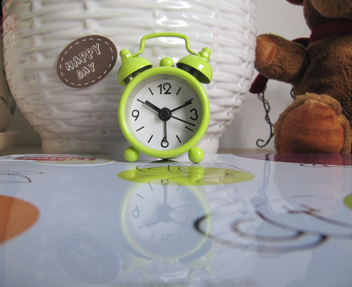 Cute Mini Metal Alarm Clock 4cm Electronic Small Alarm Clock Customizable with Logo