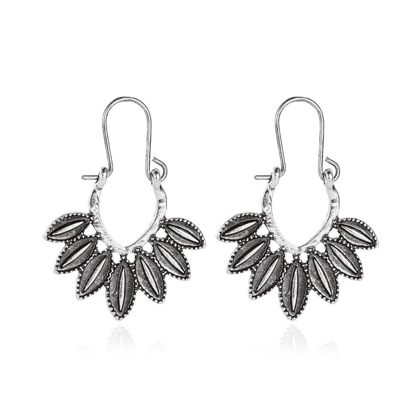 Ethnic Style Earrings Exotic Flavor Metal Hollow Flower Earrings Bohemian Carved Palace Style Ear Drops