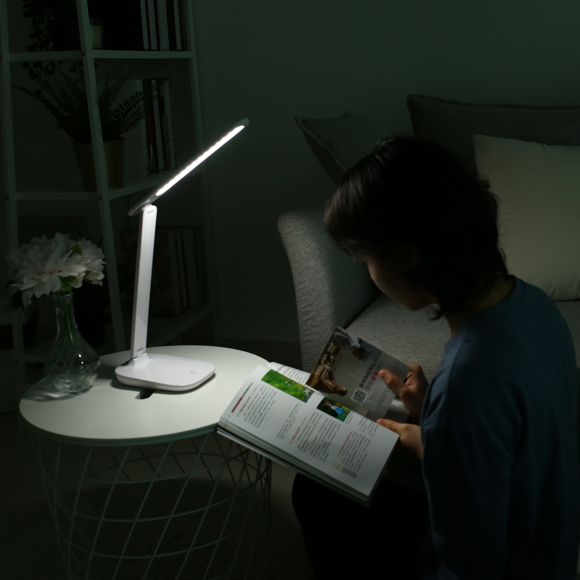 Simple style rechargeable eye-protecting folding desk lamp office home eye-protecting flicker-free