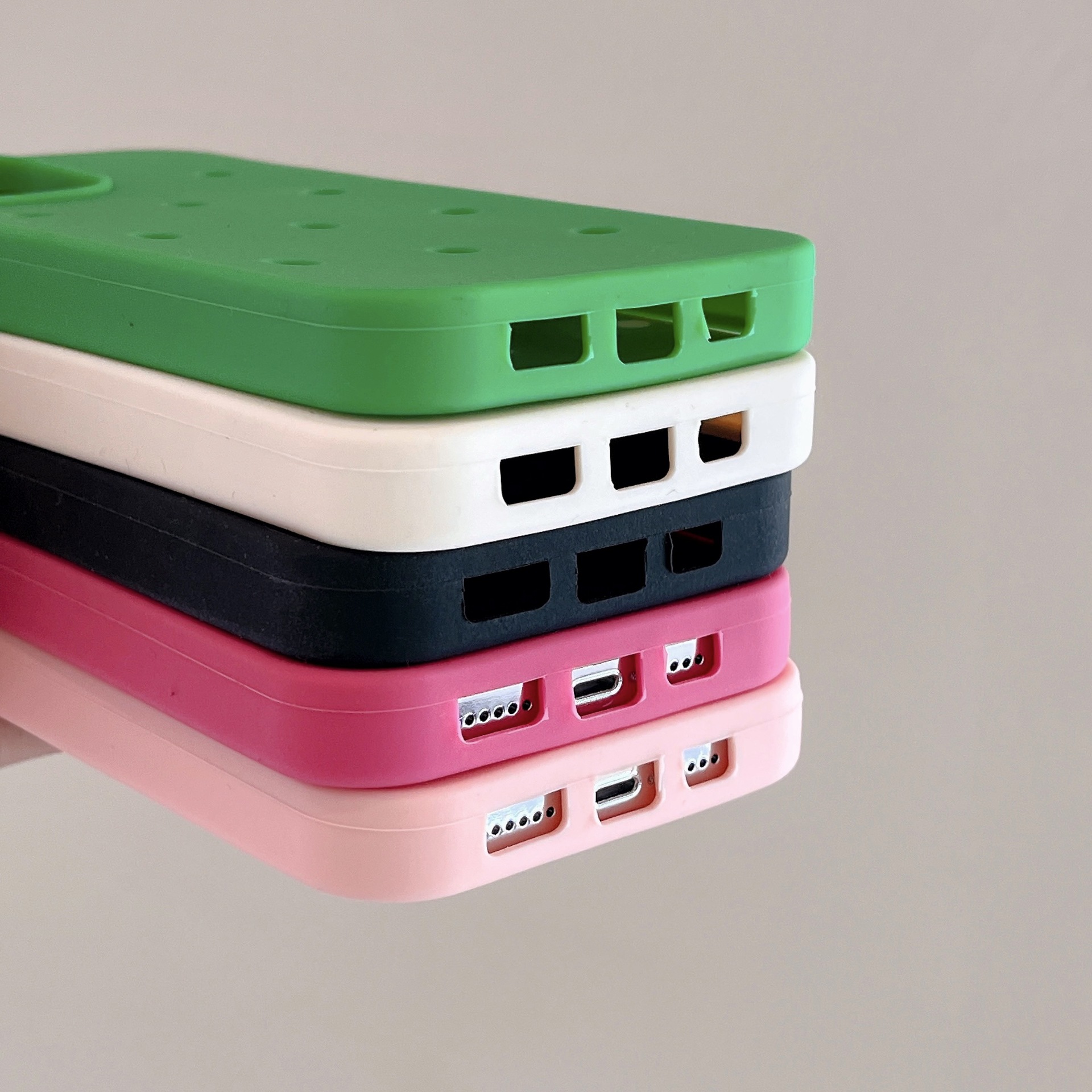 Japanese and Korean compatible iPhone 13/16 solid color hole 14pro phone case silicone 15 Apple 17 promax niche