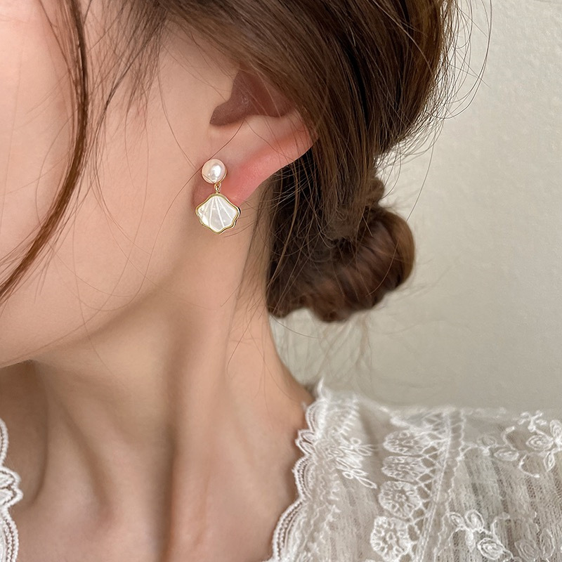 Fan-shaped shell pearl ear studs S925 silver needle earrings women mother-of-pearl ear accessories new ear drops