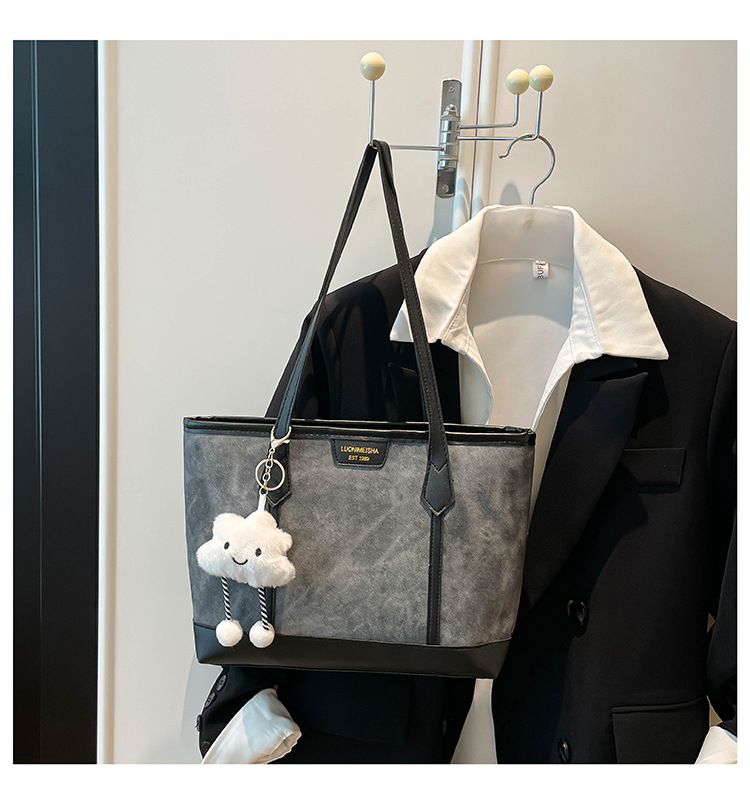 Single Shoulder Bag Women 2026 New Large Capacity Tote Bag Commuter Bag Stitching Design Handheld Underarm Bag
