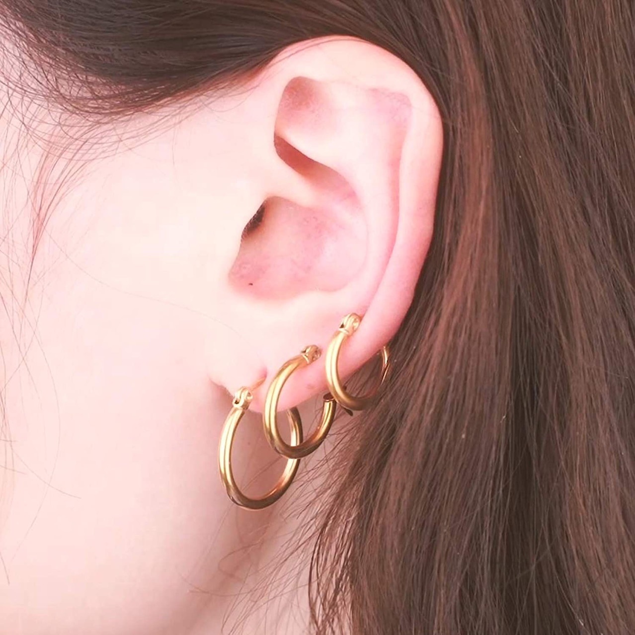 Gold stainless steel small earrings, titanium steel round wire ear clips, simple exaggerated earrings geometric
