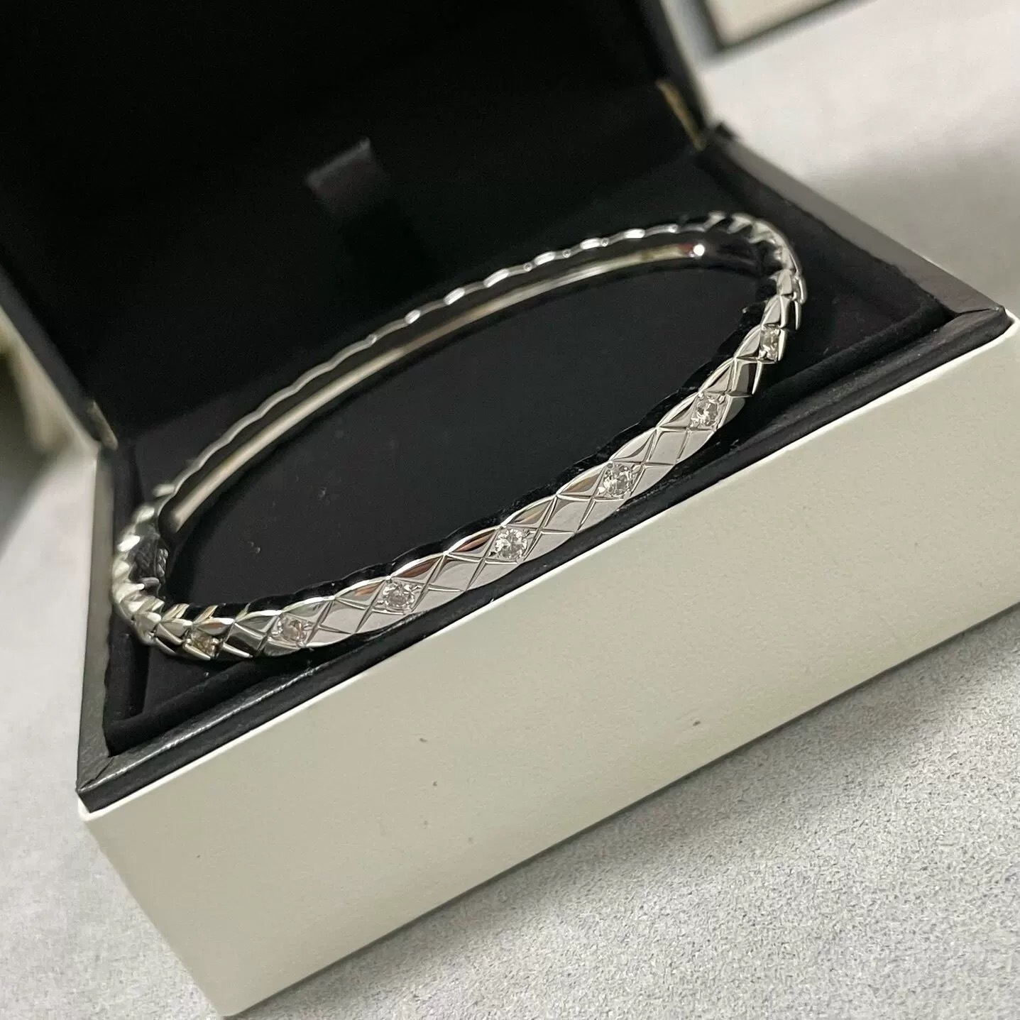 Small fragrance high version V gold coco diamond-encrusted full diamond couple bracelet simple bangle for women