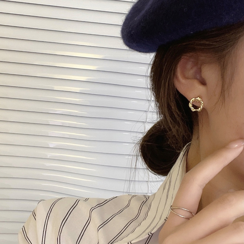 S925 silver needle simple small twist circle ear studs women mini earrings short ear accessories 4789