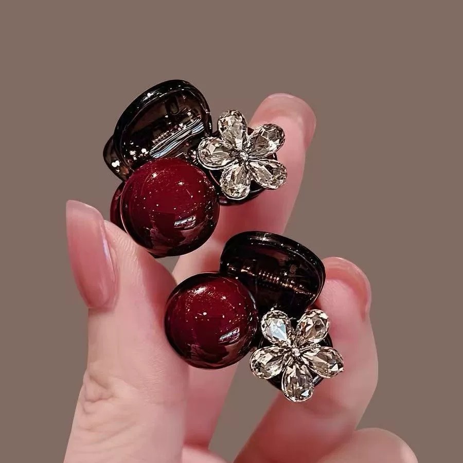 Delicate pearl small claw clip for women forehead side small clip 2025 new bangs clip rhinestone hair clip hair accessory