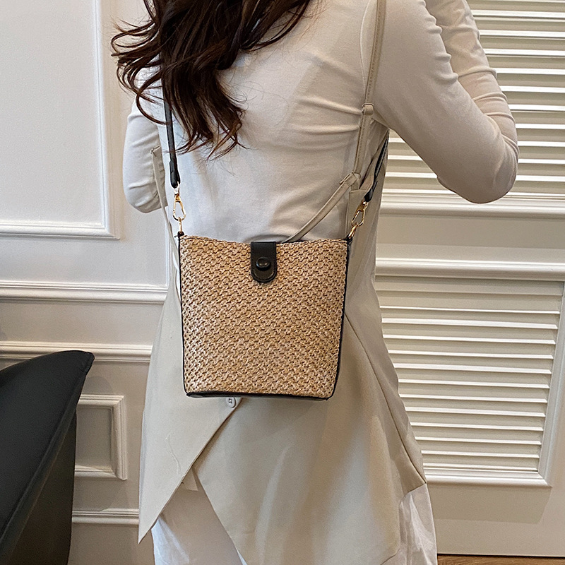 New Summer Woven Vacation Fresh Straw Bag Simple Bucket Straw Bag Beach Vacation Production