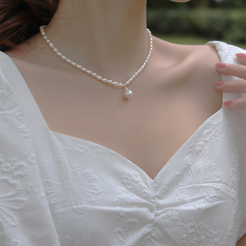 Natural freshwater pearl necklace women's 2025 new niche clavicle chain spring/summer sweater neck chain
