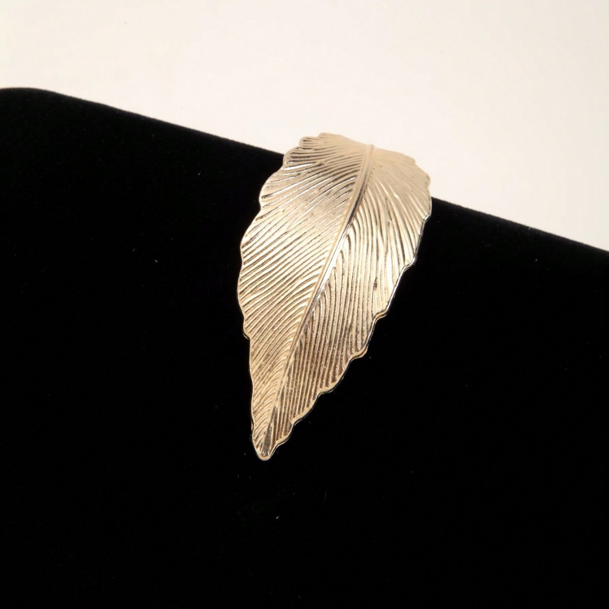 Party metal leaf evening bag plush clutch evening bag Japanese quality Japan