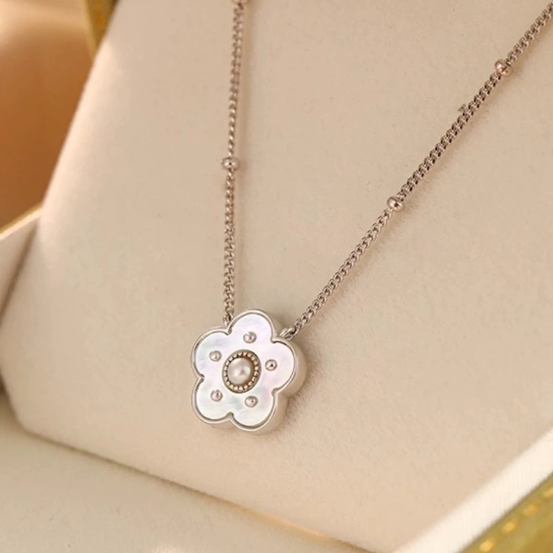 First Love Little White Flower Necklace Silver Original Gentle Necklace