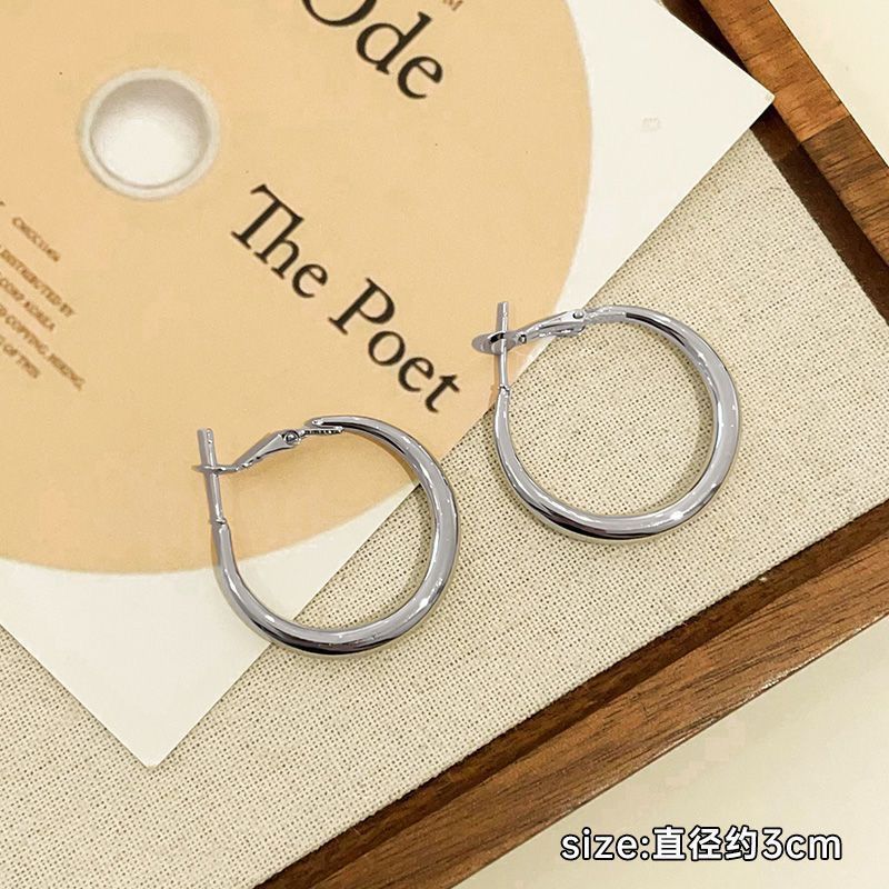 Silver Plain Circle S925 Silver Needle Ear Hoops Women 2025 New Round Face Earrings Niche Circle Ear Accessories
