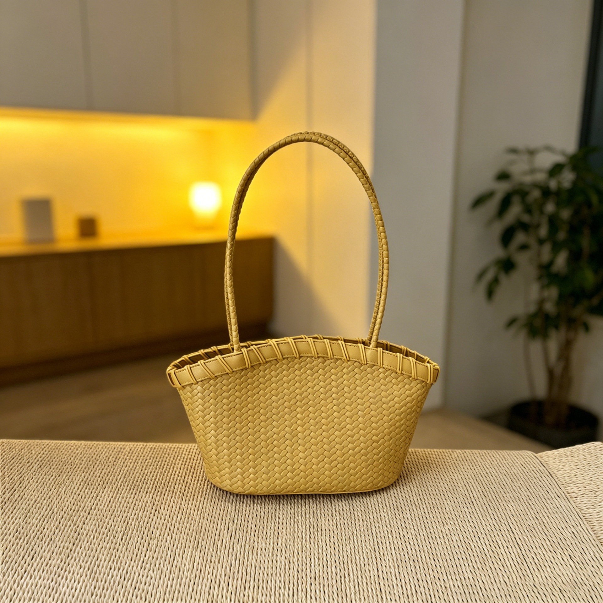 Spring/Summer New Vacation Woven Women Bag Handheld Basket Single Shoulder Shell-Shaped Tote Bag Woven Bag