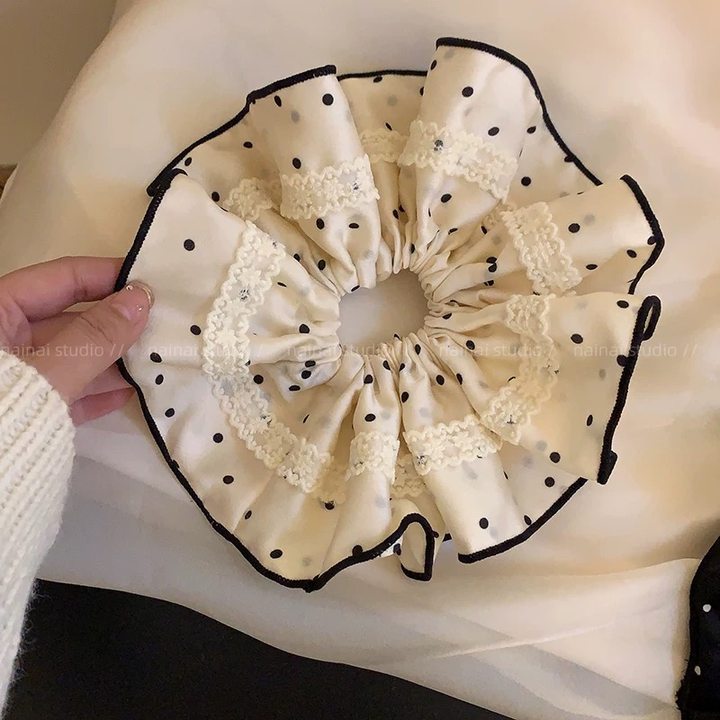 47#米白色蕾丝缎面波点约20cm