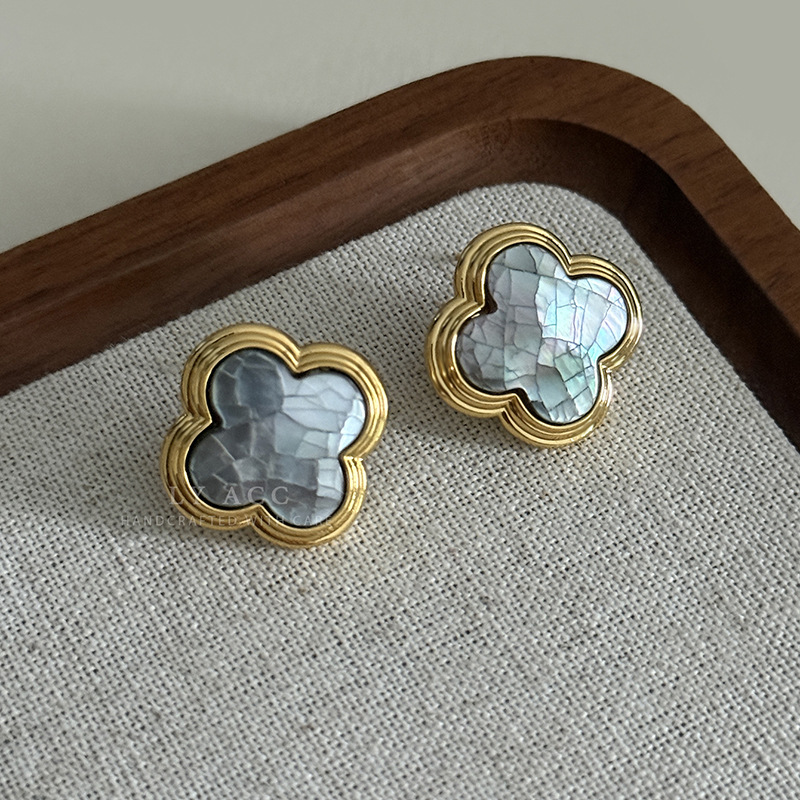 Natural Mother-of-Pearl Shell Stud Earrings Simple Commuter Daily Earrings for Women