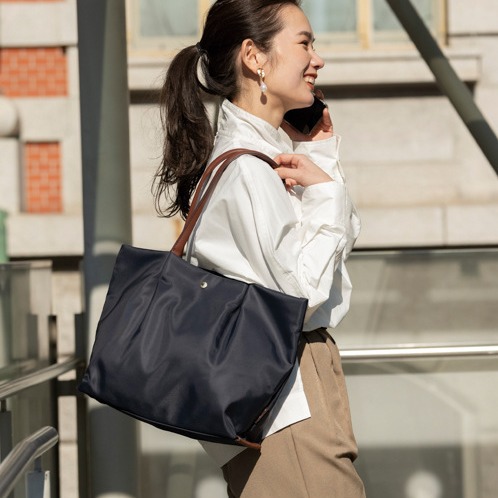 Japan-Korea Lotte waterproof nylon shoulder bag large tote bag large lightweight Boston mommy bag
