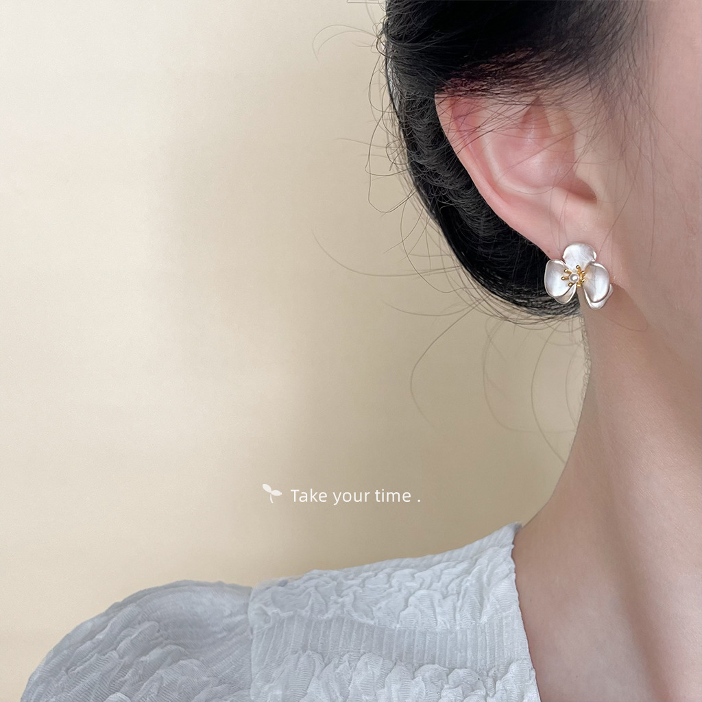Three-dimensional butterfly orchid flower plated 14K new earrings for women, commuting elegant 2025 earrings