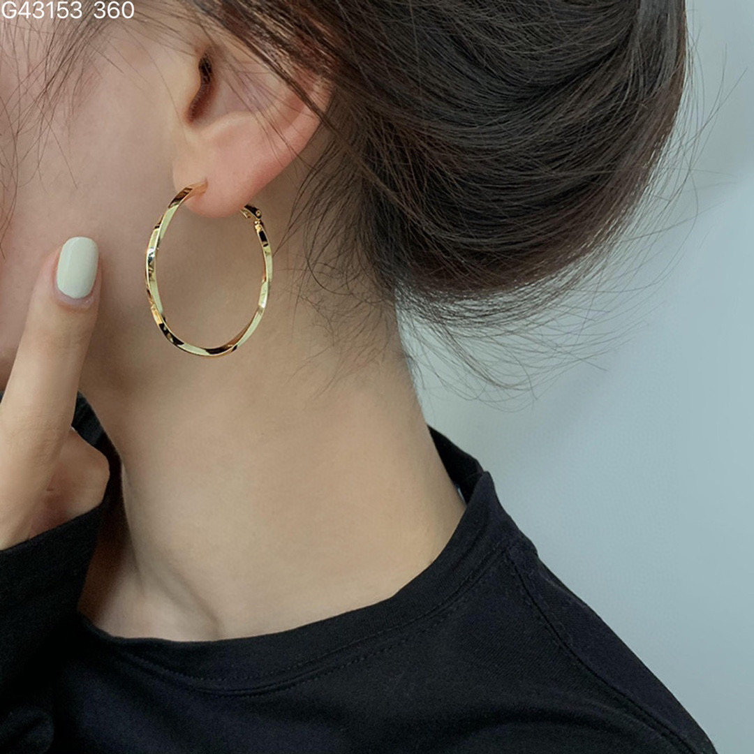Oubiyabi Twist Ear Cuff Ear Accessories 43153