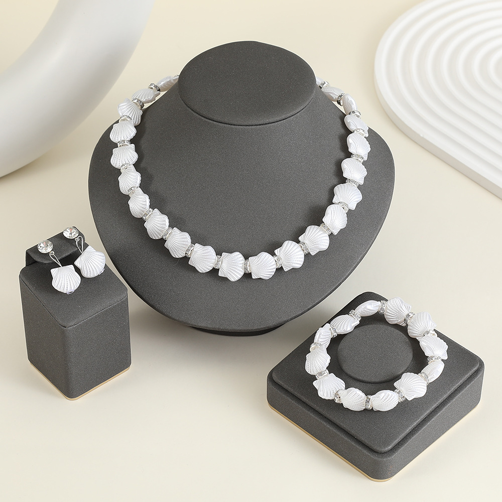 Elegant Baroque Irregular Large Pearl Necklace Set Niche