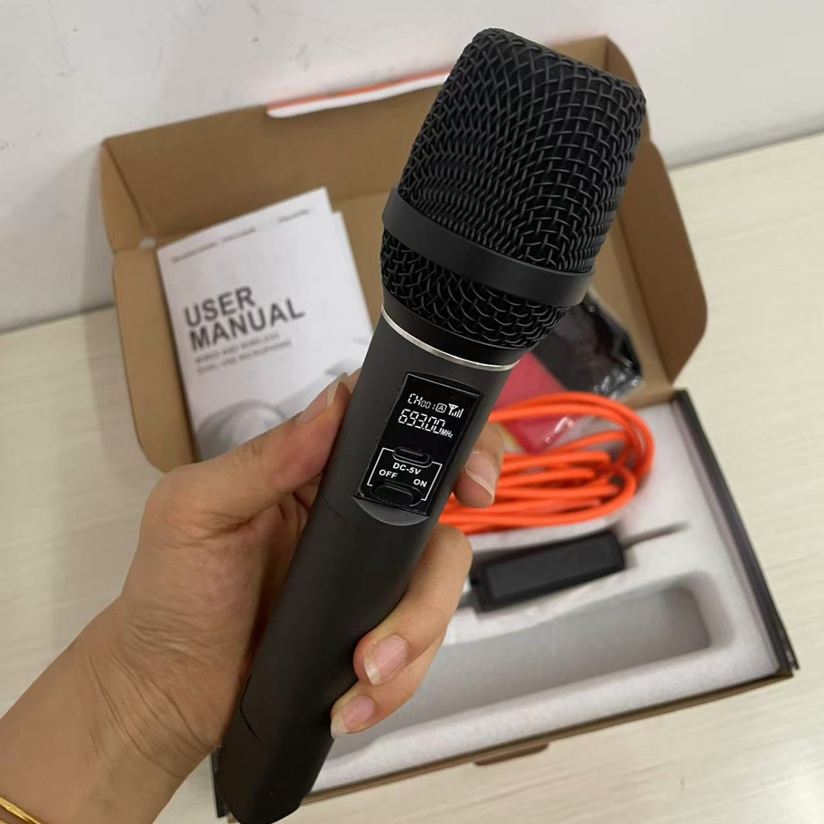 Strong Sound Battery Life Home Portable Handheld Microphone Wireless Wired Dual Use Microphone