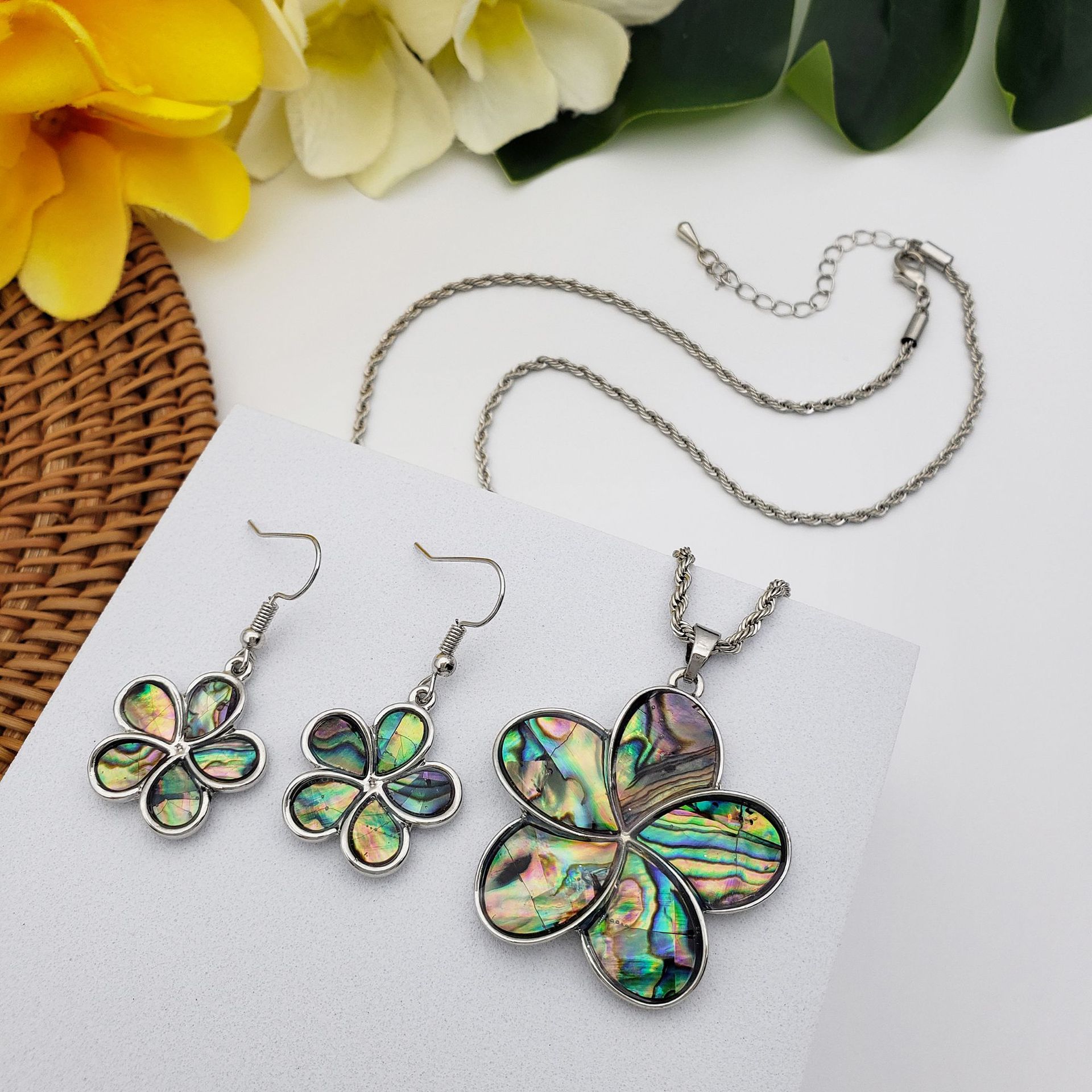 Women's Natural Abalone Shell Applique Jewelry Set Five-Petal Flower Long Sweater Chain Twisted Chain Necklace