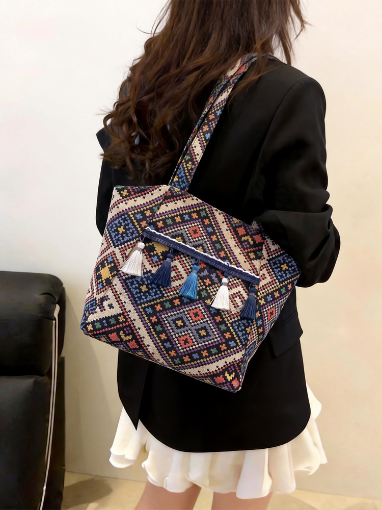 2026 New Large Capacity Underarm Bag Women New Chinese Style Handbag Ethnic Style Fringe Single Shoulder Bag