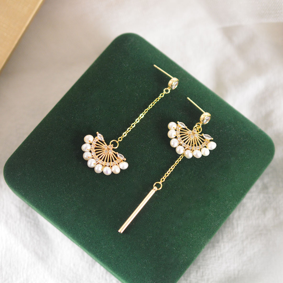 New Fan-Shaped Asymmetrical Earrings Handwoven Natural Freshwater Pearl Ear Studs Niche 925 Silver Needle for Women