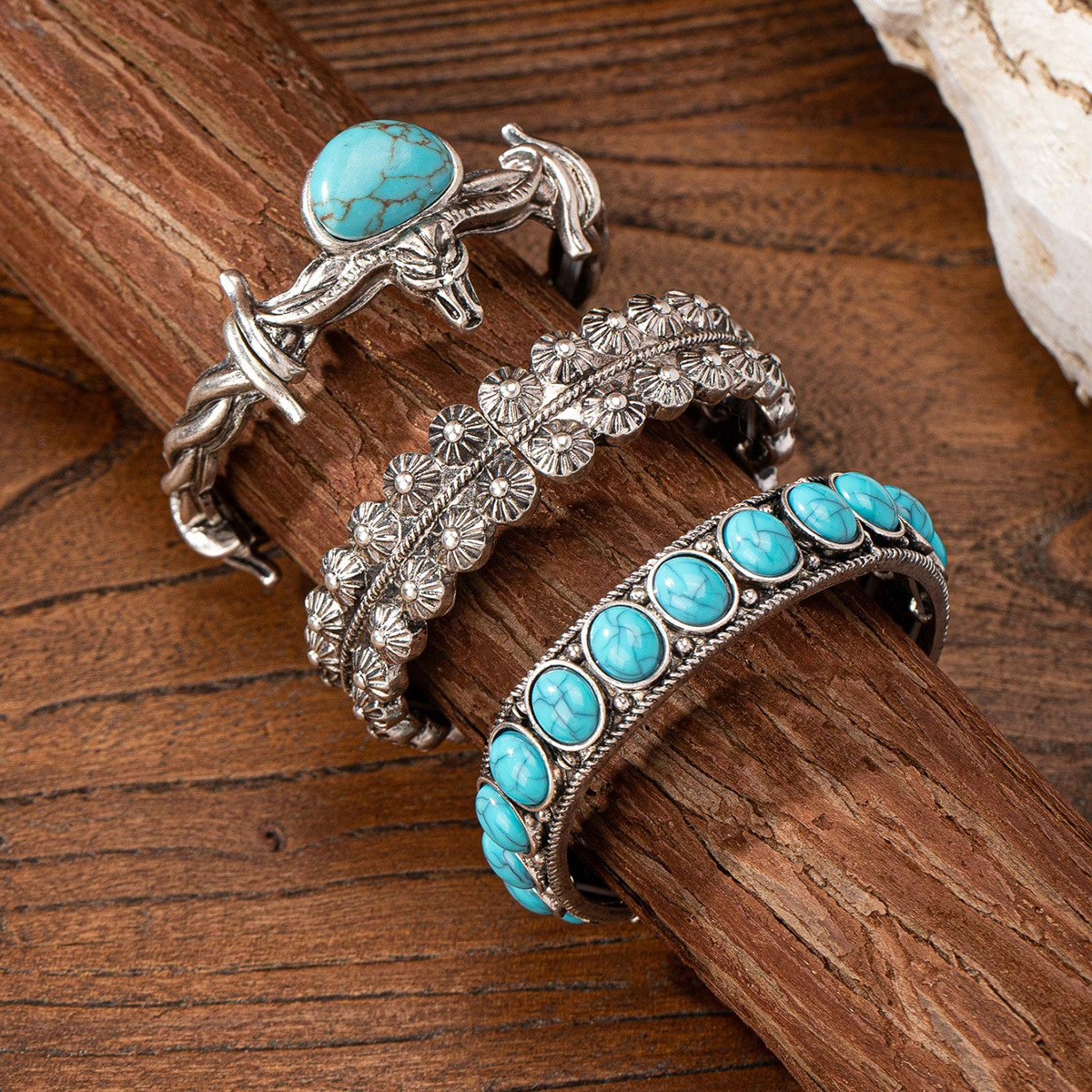 Qingdao Daiwei Accessories 1 Piece Western Cowboy Style Turquoise Decorated Bracelet