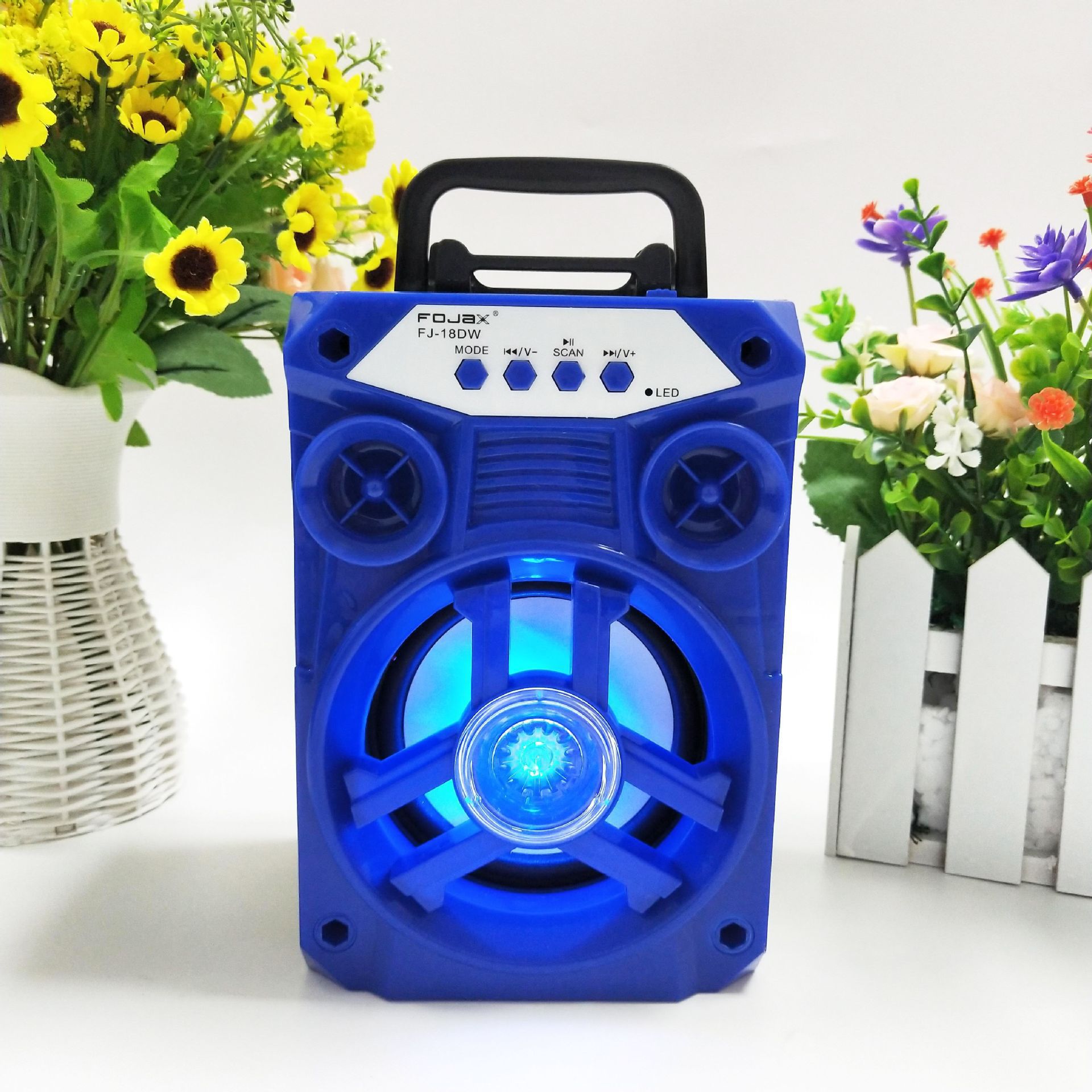 Outdoor Portable Bluetooth Speaker, Wooden Handle, TF Card, Square Dance Audio B18, Wireless Microphone Bluetooth 5.0