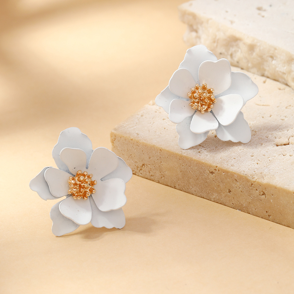 High-quality multi-layer petal flower earrings for women Japanese and Korean sweet and fresh earrings accessories