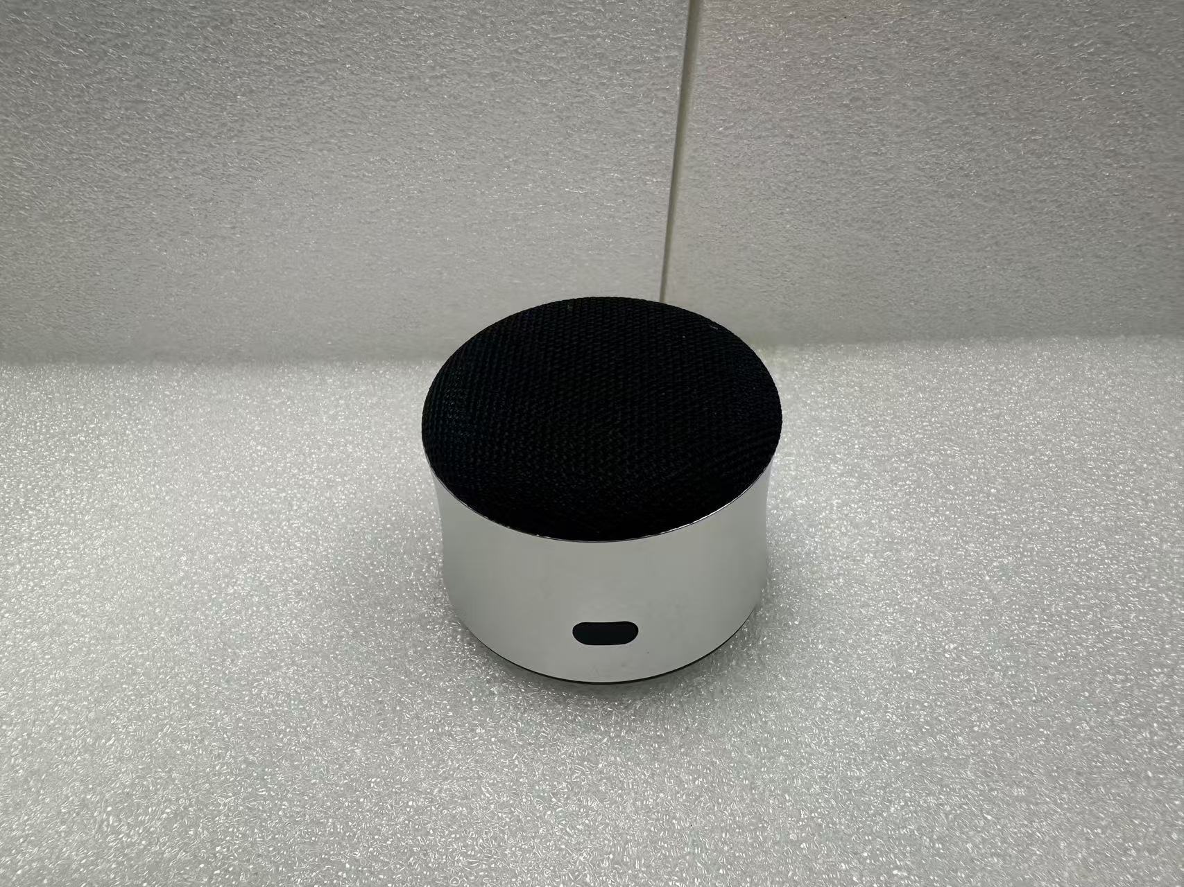 2025 new aluminum alloy magnetic wireless charging flashing light phone holder Bluetooth speaker