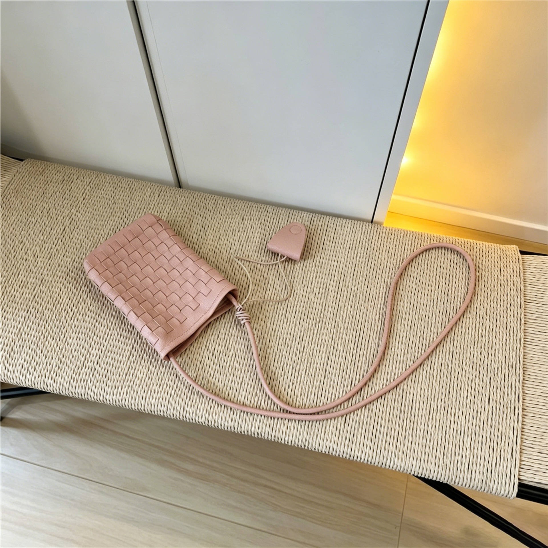 Hand-Woven Phone Pouch Small Fresh Summer Small Bag 2026 New Women Mini Walking Crossbody Bag
