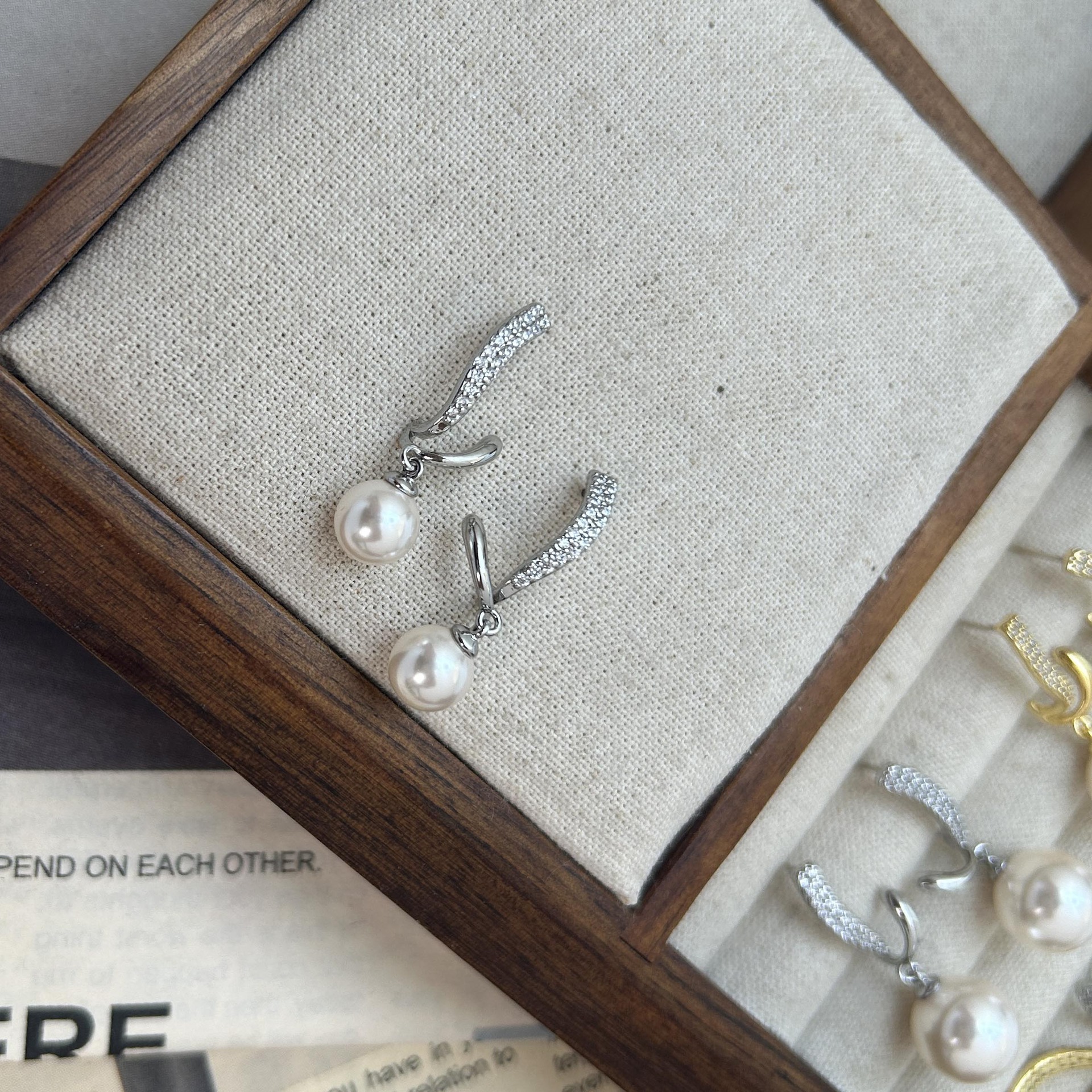 Liu Yifei natural mother-of-pearl pearl zirconia stud earrings earrings 2026 new ear accessories
