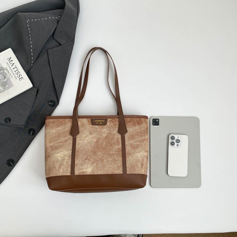 Single Shoulder Bag Women 2026 New Large Capacity Tote Bag Commuter Bag Stitching Design Handheld Underarm Bag