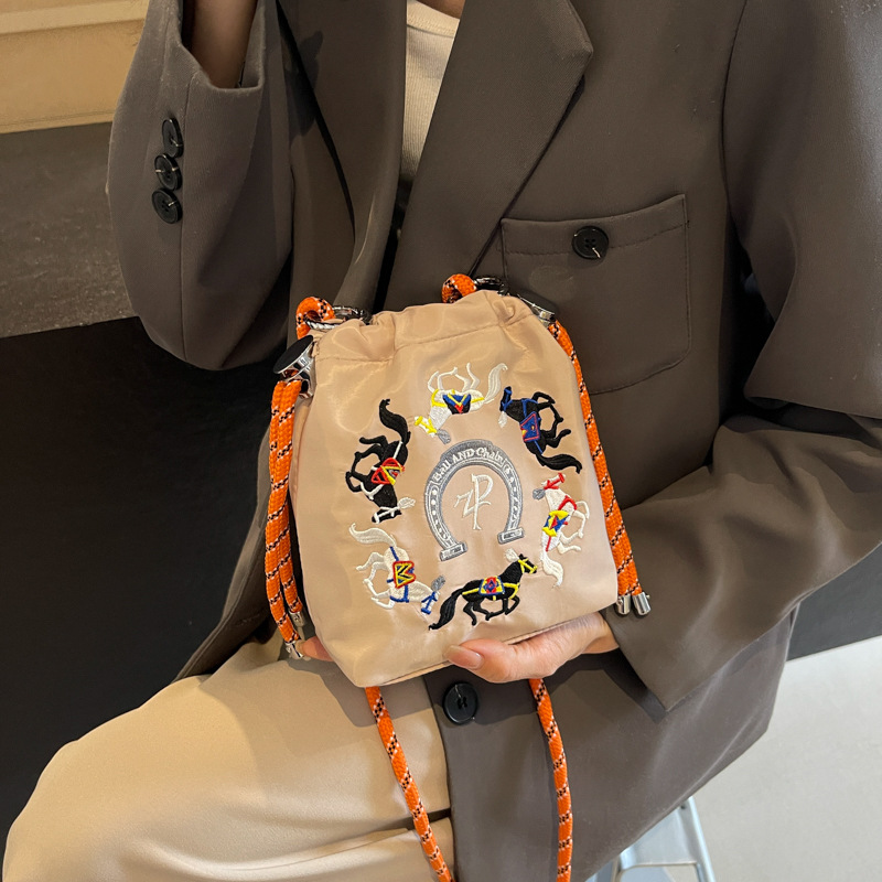 Embroidered Bucket Small Cloth Bag Women 2024 New Simple Contrast Color Outing Walking Shoulder Crossbody Phone Bag