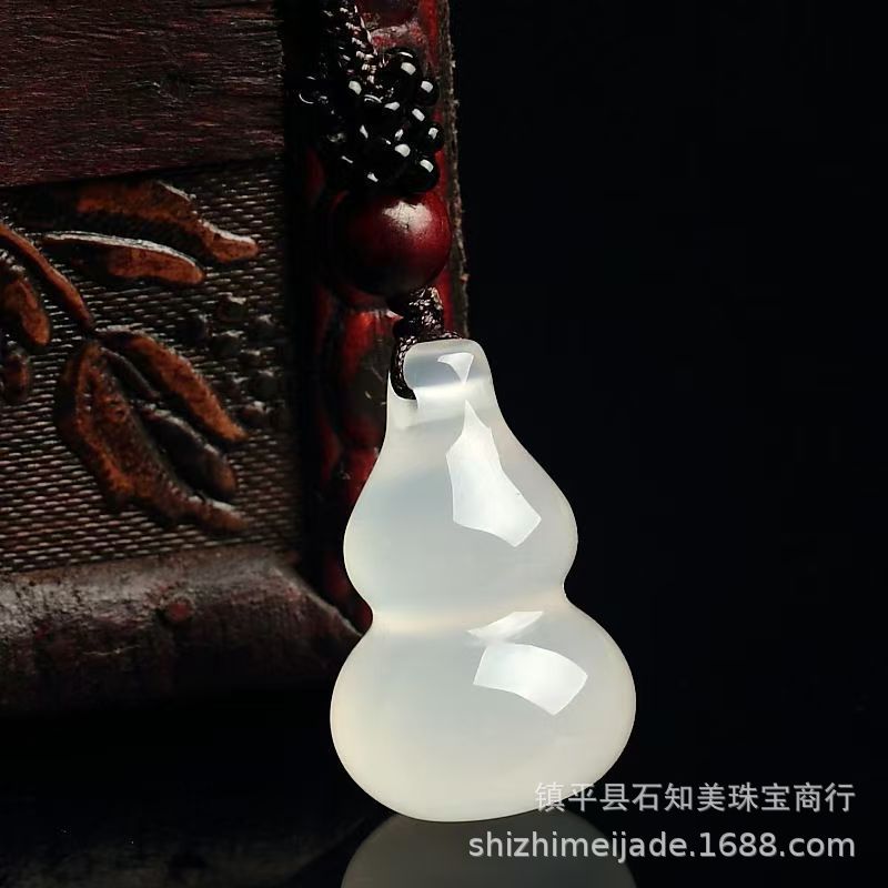 Agate Chalcedony Three-Dimensional Gourd Pendant Men Women Jade Jade Crafts Small Pendant